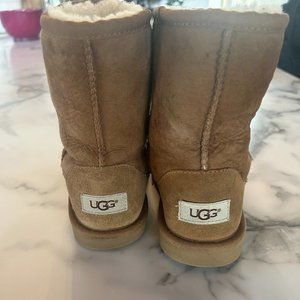 Big Kids UGG boots Sz 3